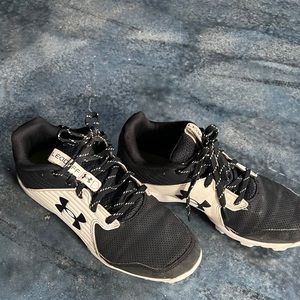 Under Armour Baseball cleats (youth)